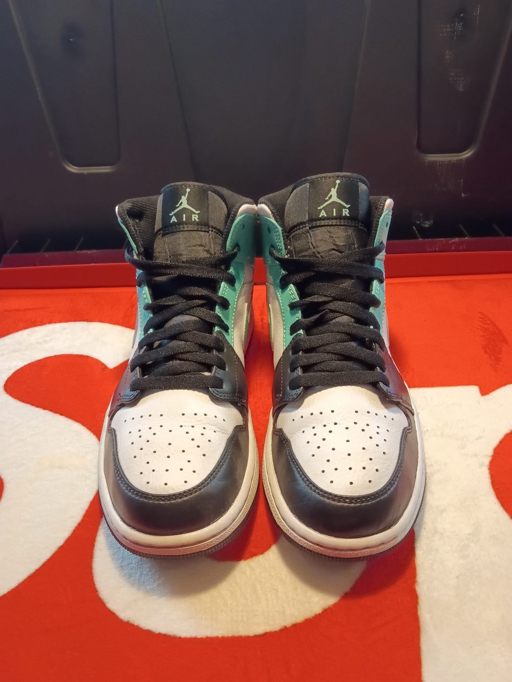 Air Jordan 1 Mid "Tropical Twist" (554724-132) – Size M 9.5/11W